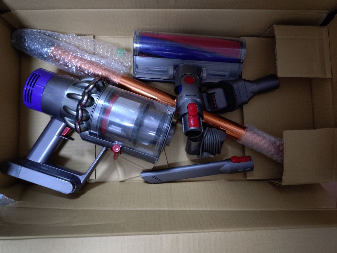 ダイソンv10 動作確認済み【値下げ積極対応】　清掃済み Dyson Cyclone V10 Fluffy (SV12 FF LF) | 掃除機 | ダイソン公式