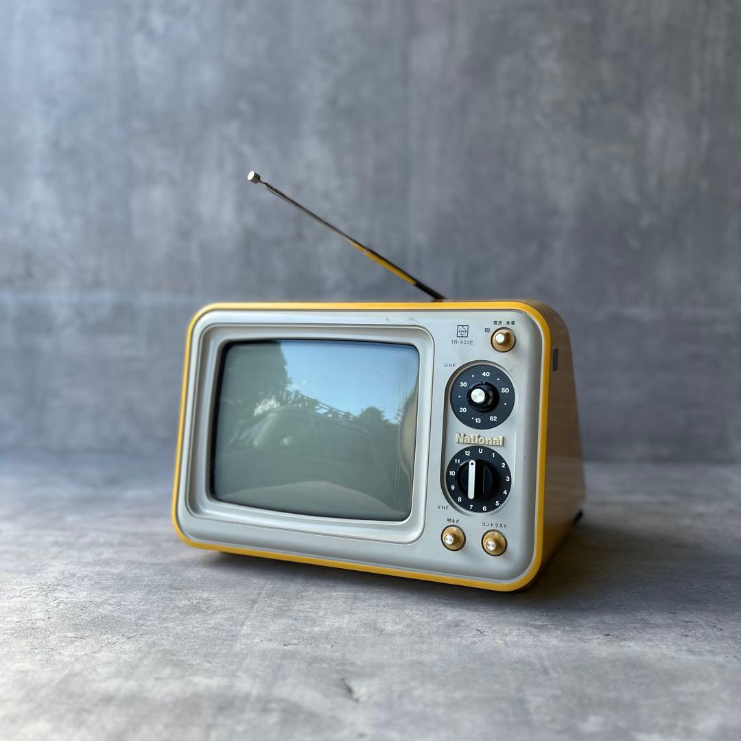 BG006 黄色いレトロポップなテレビ スペースエイジ 70s BG006 黄色いレトロポップなテレビ スペースエイジ 70s 良品】スペース