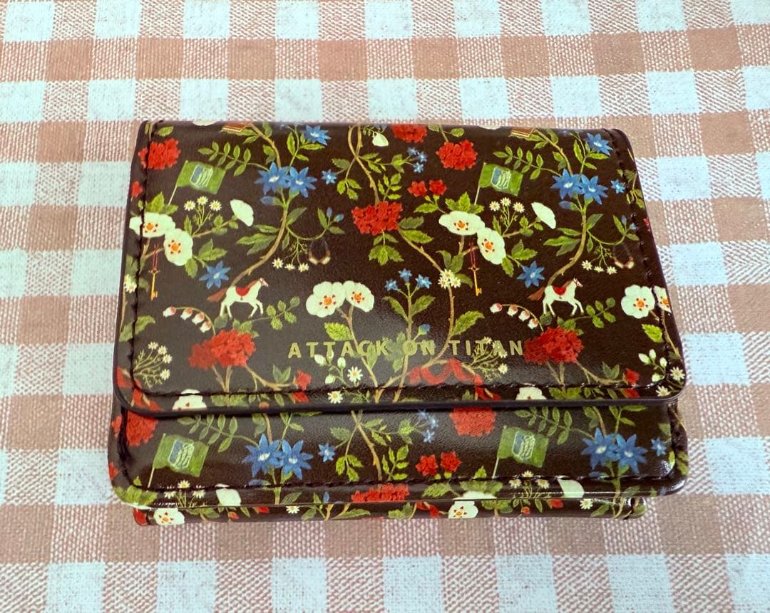 進撃の巨人 イラストレーター亀井英里コラボ ミニウォレット 進撃の巨人 イラストレーター亀井英里コラボ ミニウォレット[マーク