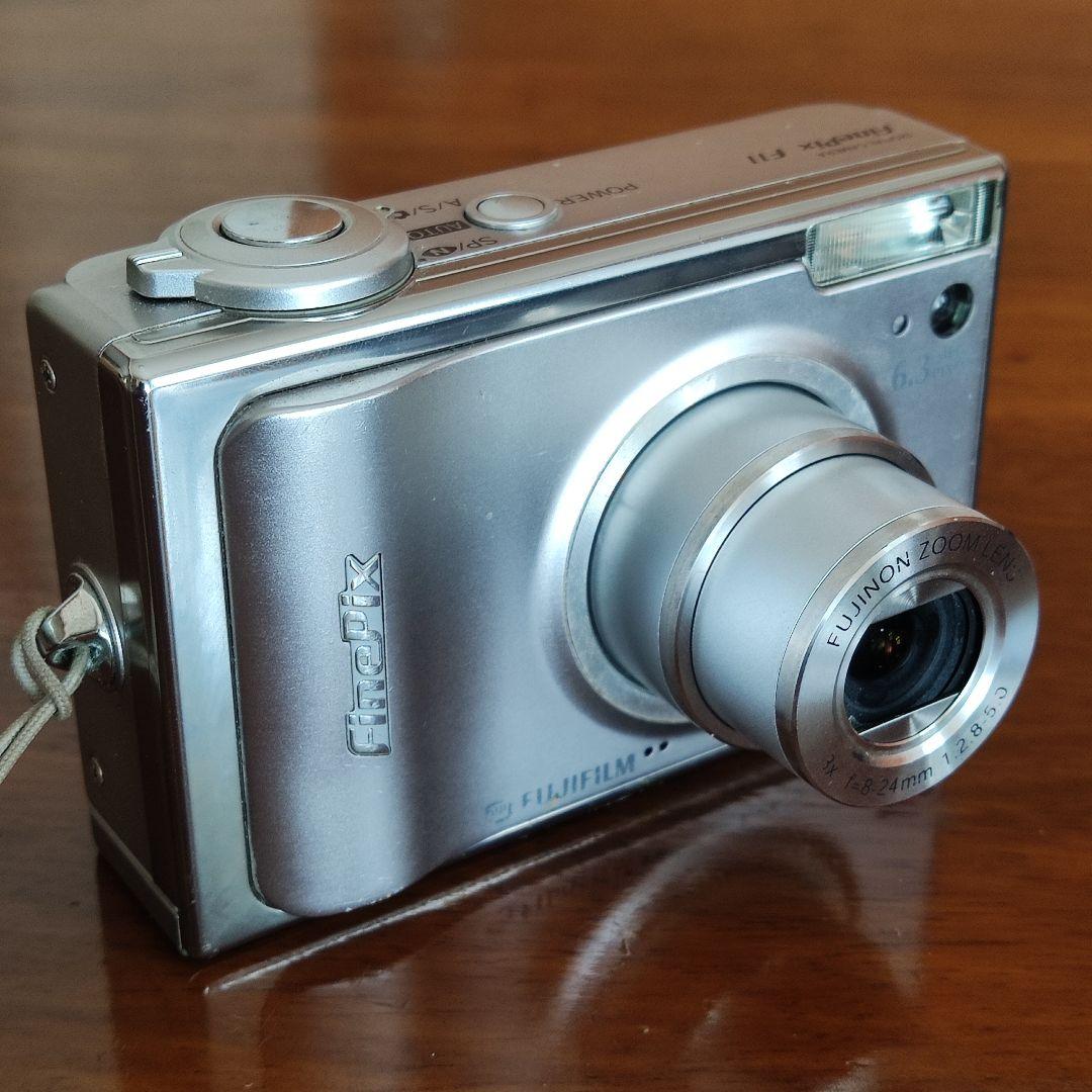 FinePix F11 コンパクトデジカメ xDカード2GB付き
