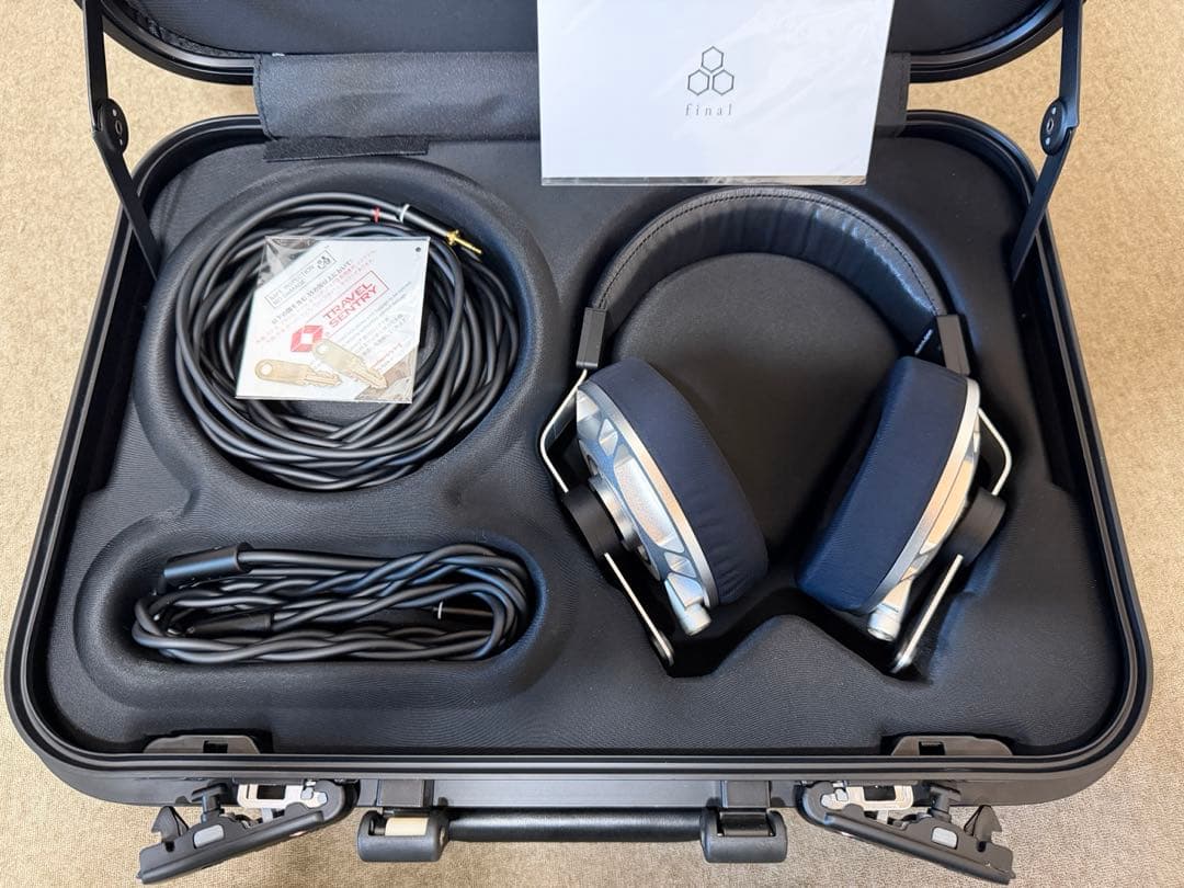 極美品】final D8000 シルバー プロテクトケース付き - メルカリ