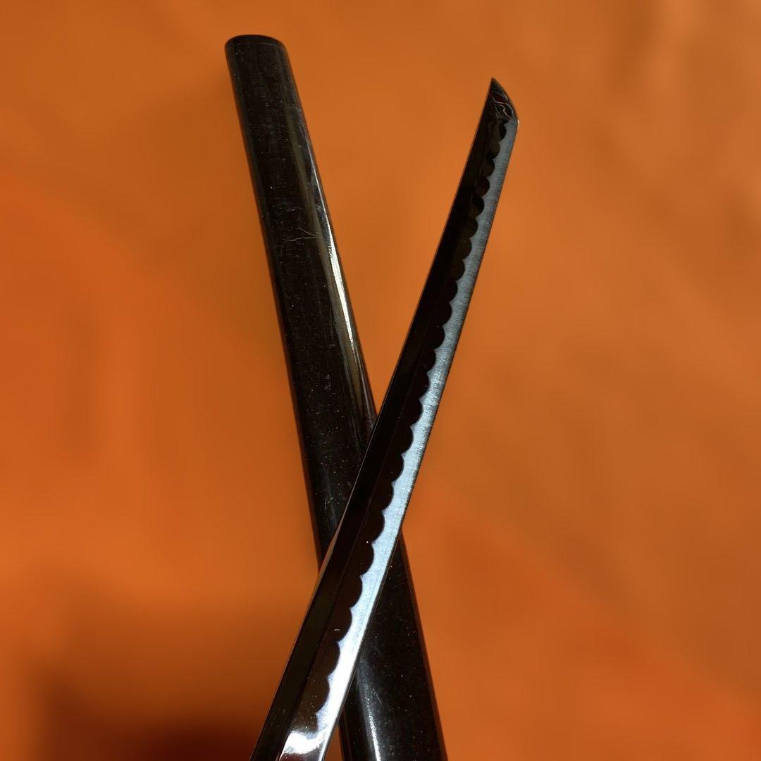 上級模造刀 黒柄 獅子彫丸鍔 濃赤茶呂鞘 - メルカリ