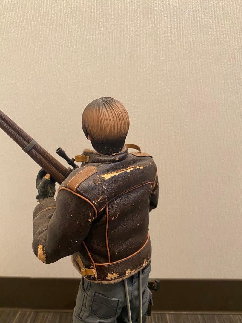 バイオハザード4 1/6スケールフィギュア レオン ホットトイズ - メルカリ