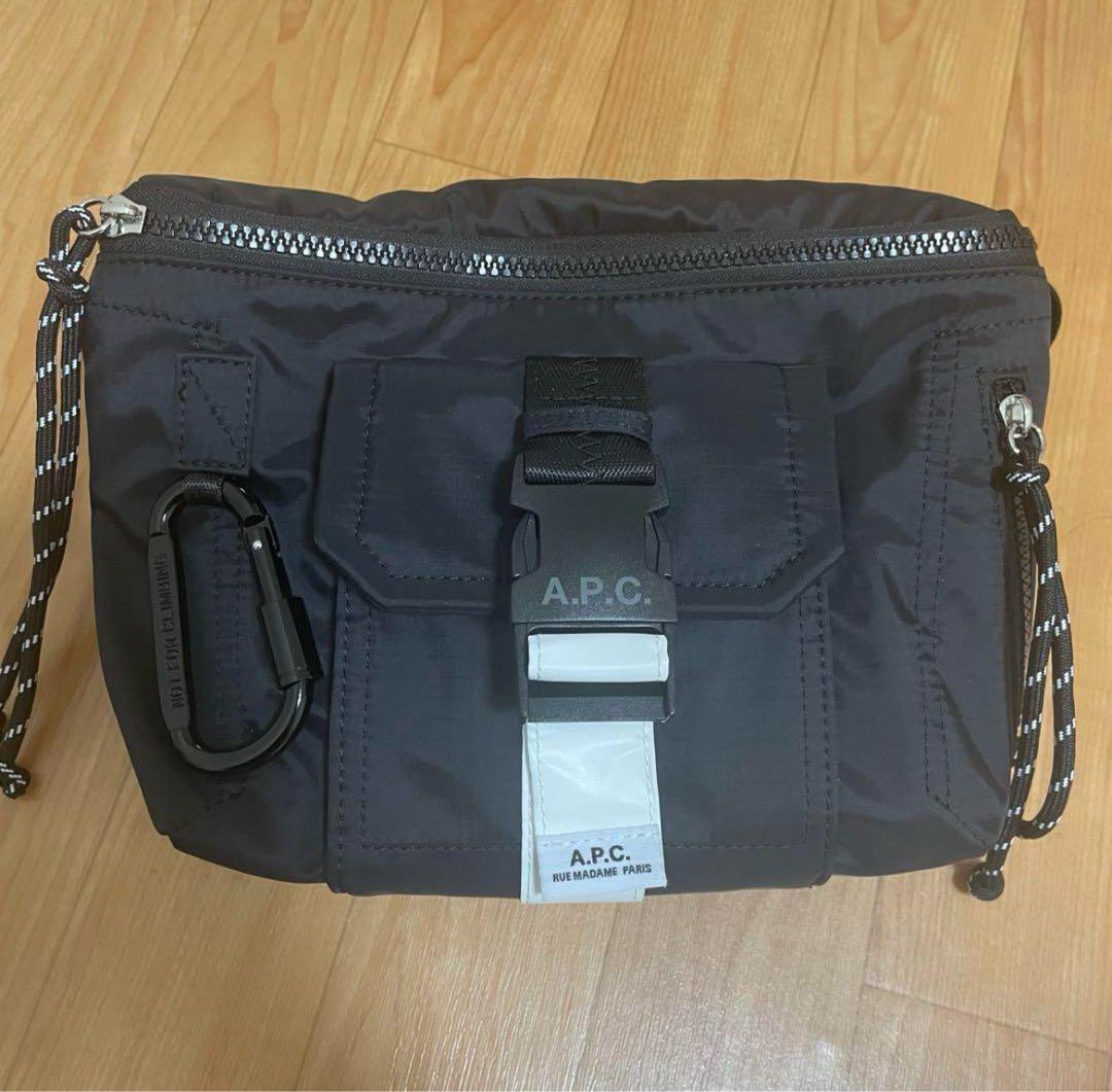 A.P.C BANANE TREK ボディバッグ 本日のみ
