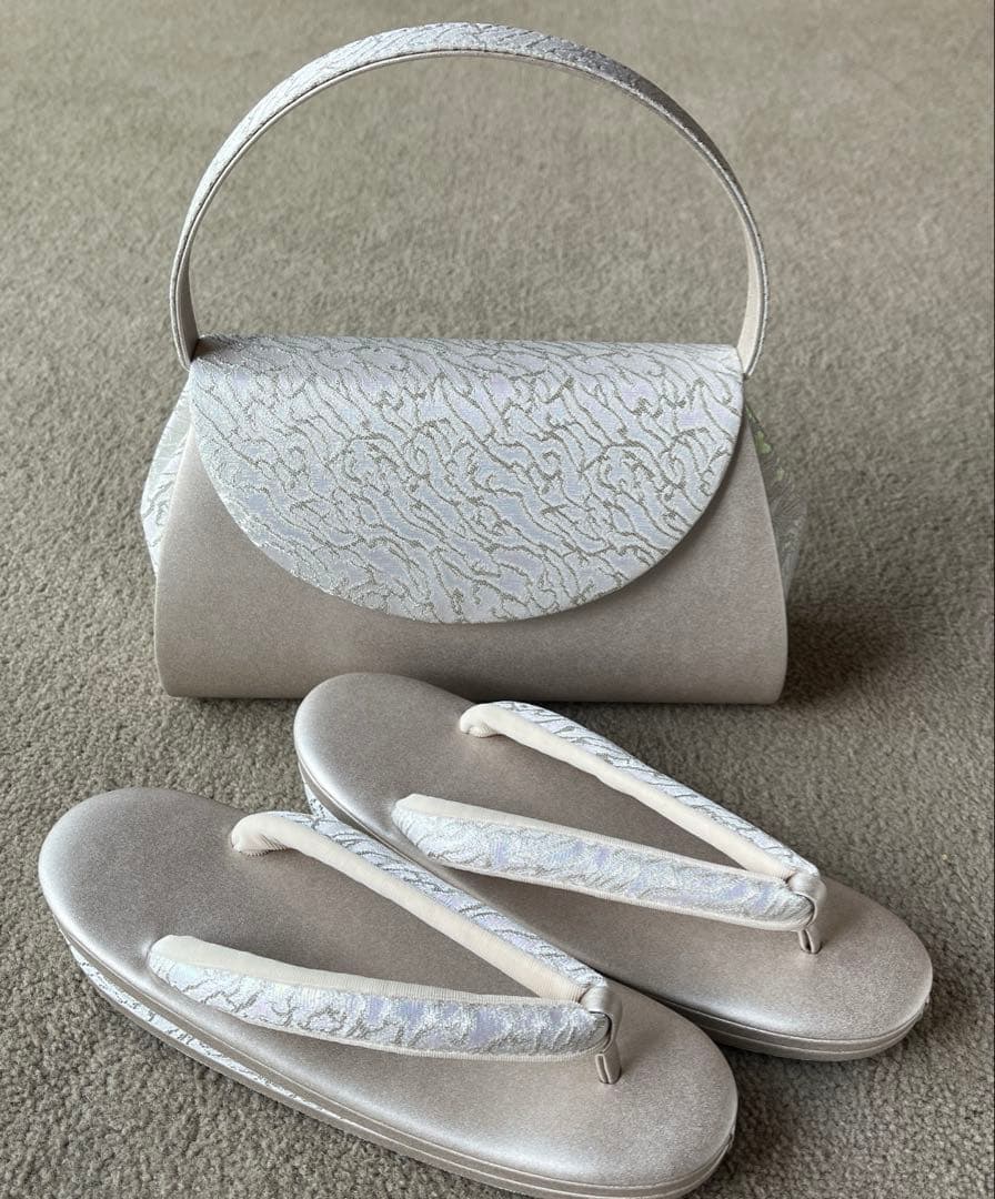 結婚式　 留袖　ローブデコルテ　バッグ　シルバー　草履L セット　※箱付き ローブ・デコルテ 草履バッグセット 留袖用 礼装用 結婚式用 S〜3L