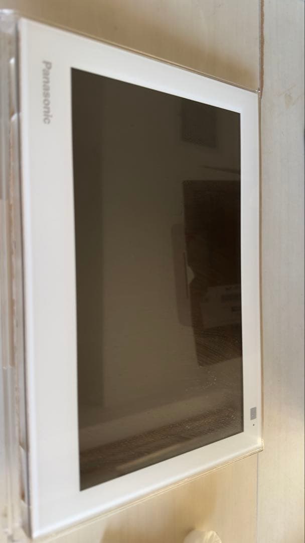 Panasonic ポータブルテレビ UN-E8-W VIERA パナソニック Panasonic UN-10E8-W 10V型 ポータブル液晶テレビ