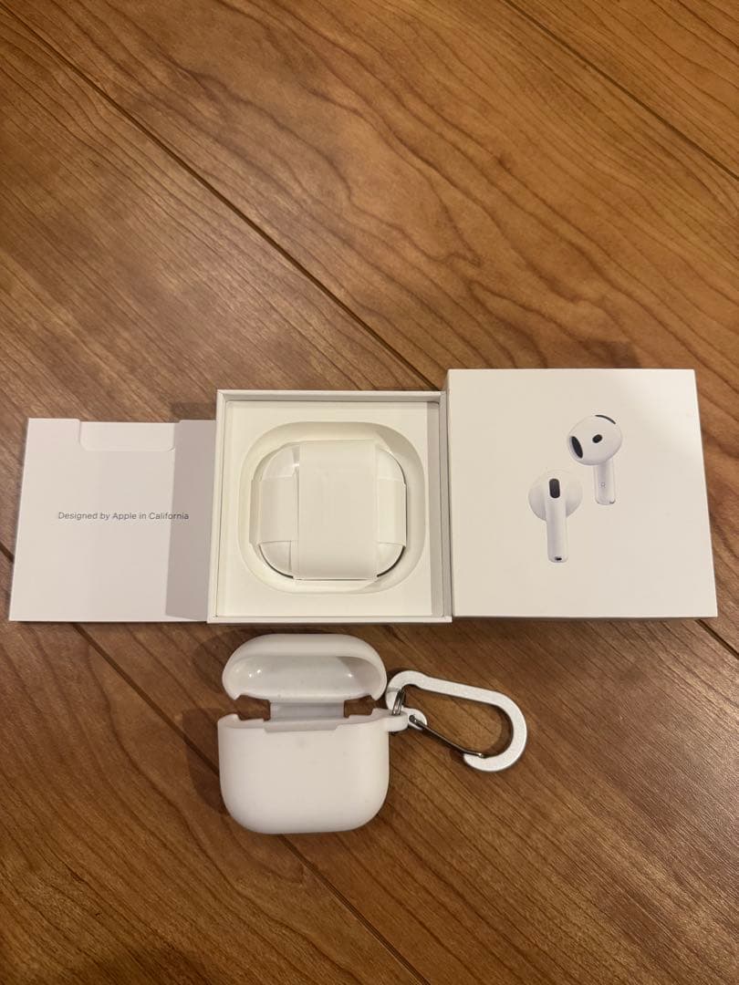 AirPods 4 ノイズキャンセリング搭載 本体＋箱 1年使用 動作確認済 AirPods 4 ノイズキャンセリング搭載 本体＋箱 1年使用 動作確認済