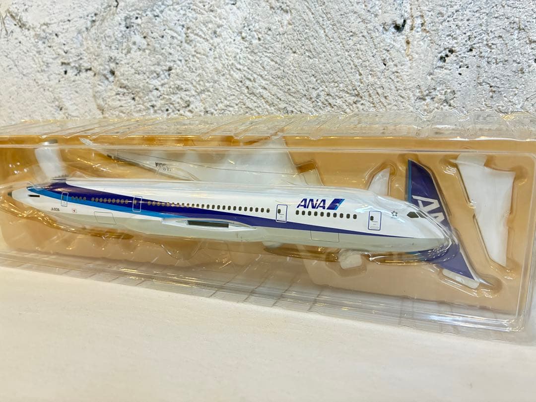 ANA B787-8｜全日空商事 ボーイング JA801A 1/200 Amazon | 全日空商事 1/200 787-8 JA801A 特別塗装機 主翼 空中姿勢