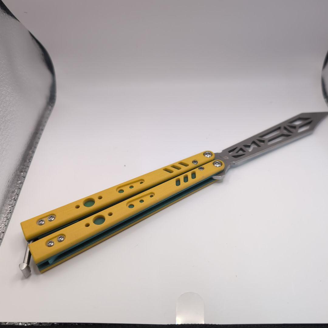 ARMED SHARK レプリカント クローン バタフライナイフ トレーナー