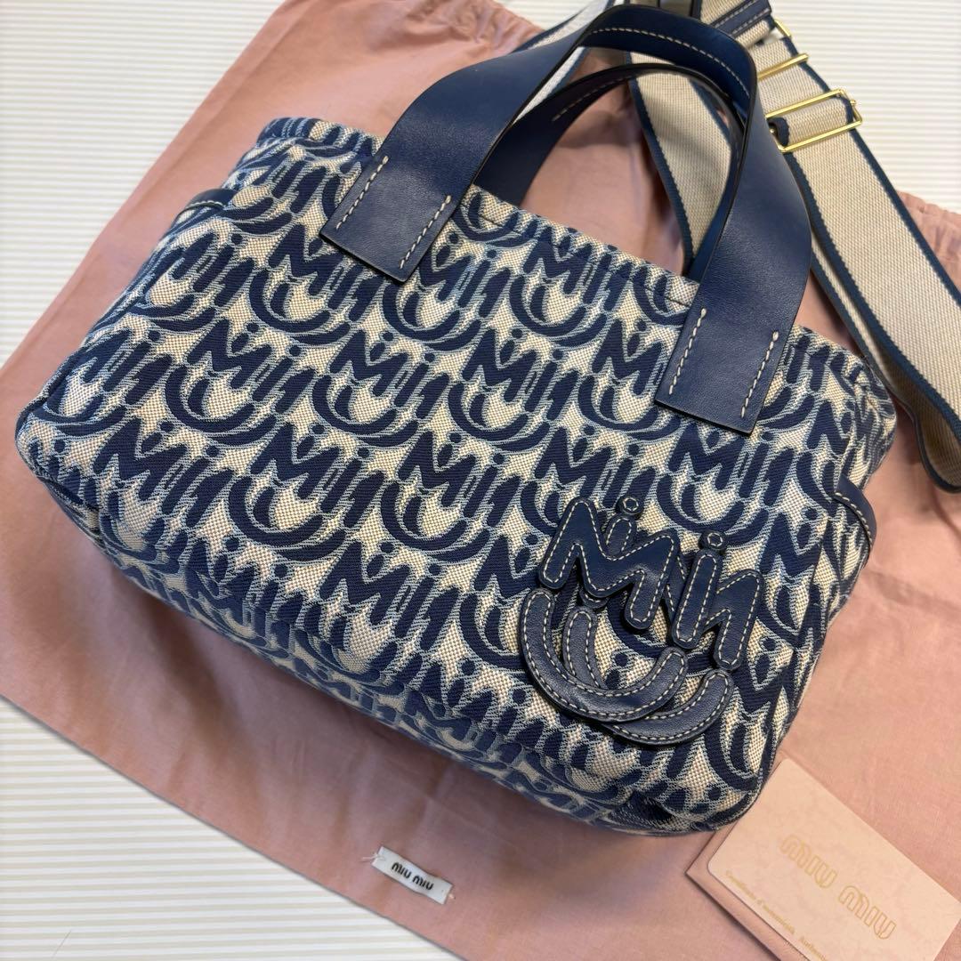 ミュウミュウ　ショルダーバッグ　トートバッグ　MM Paris ミュウミュウ×M/M (Paris)グラフィックロゴの新作ハンドバッグやクロス