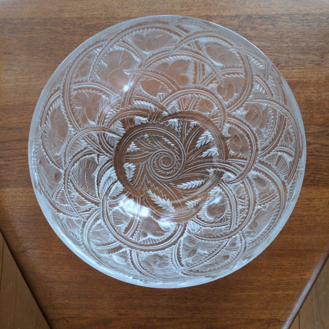 ラリック　クリスタルガラス　陽刻小鳥図ボウル ラリックのクリスタルガラス“夕暮れ着想”のパープルカラー、羽モチーフ