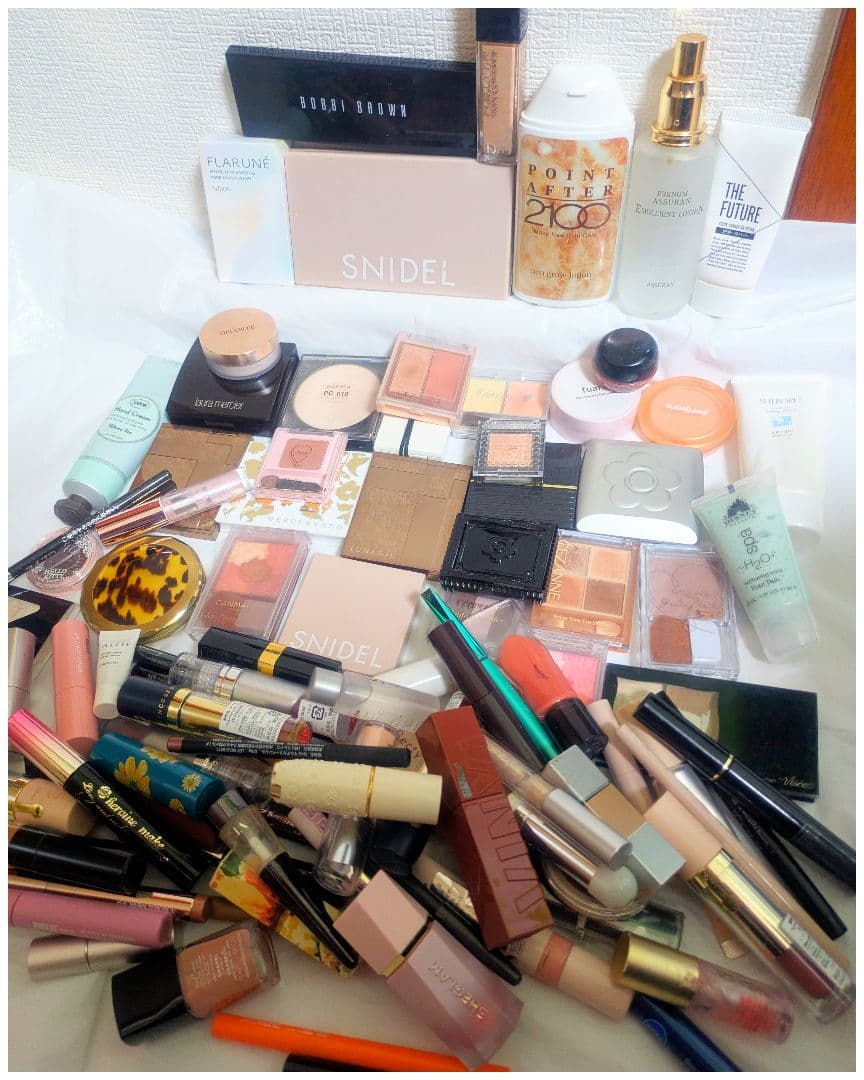 ま*み様 19 てんこ盛り 超大量!! 化粧品 大量まとめ売り コスメセット 見 maxresdefault.jpg