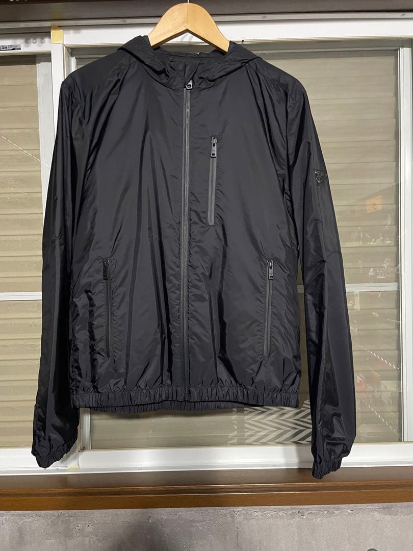 PRADA ブラック ナイロンジャケット フード付き