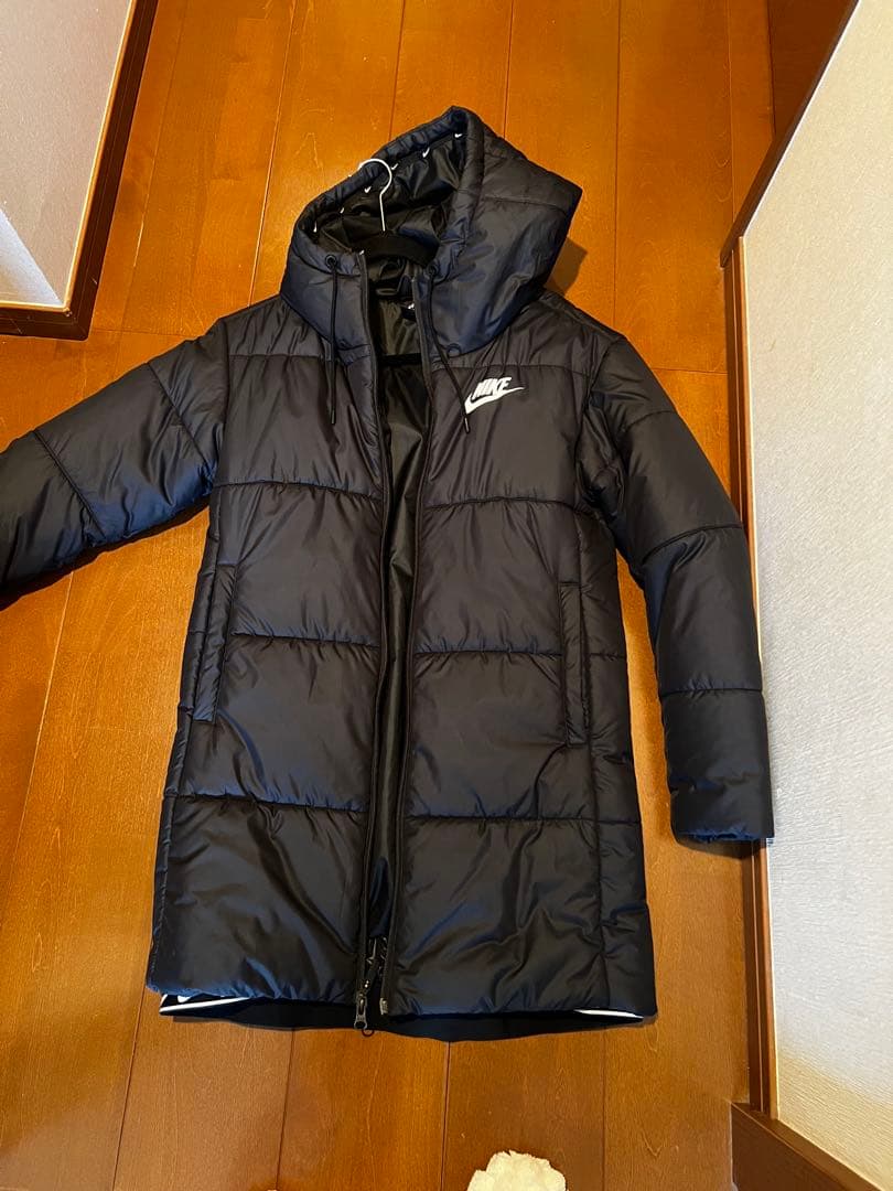Nike ブラック ダウンジャケット フード付き - メルカリ
