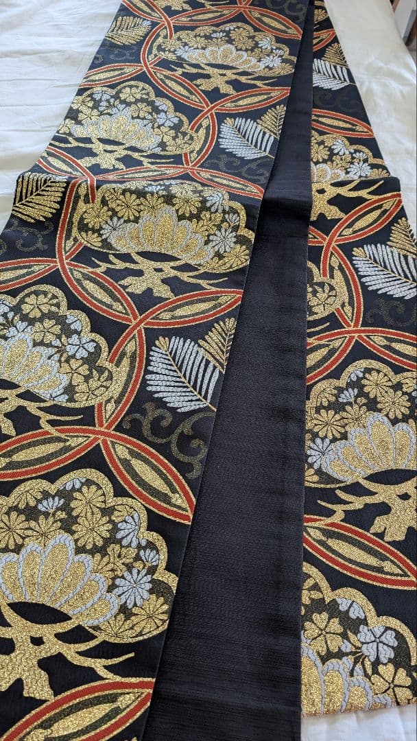 超美品•現代柄】赤・黒・金 バラ模様の 振袖＆袋帯のセット♪162cm