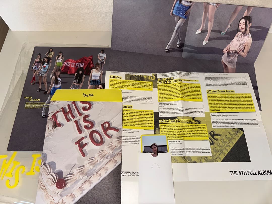 TWICE THIS IS FOR US盤 IS.ver(サインポストカード) - メルカリ