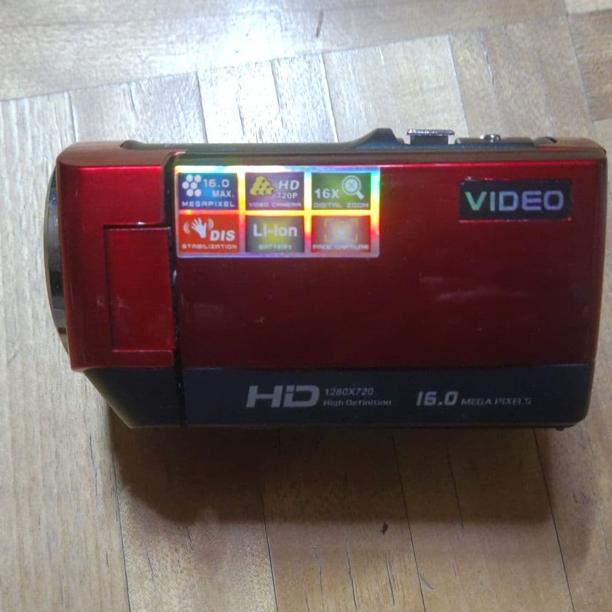 デジカメ    本体  6cm × 10.5cm × 5.5cm