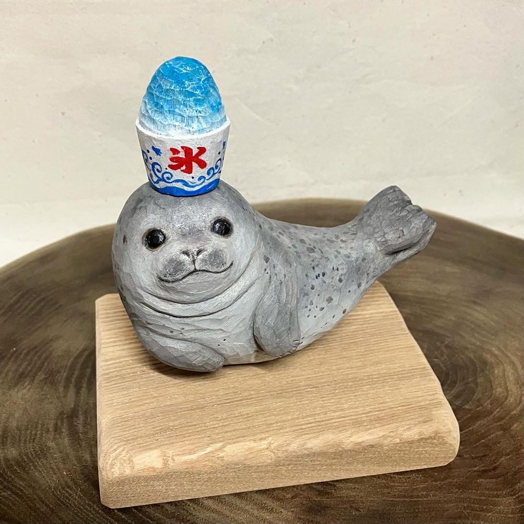 木彫りのアザラシ 遠くを見つめて微笑む、木彫りのアザラシ 1 | 木と、輝と。| 一点もの