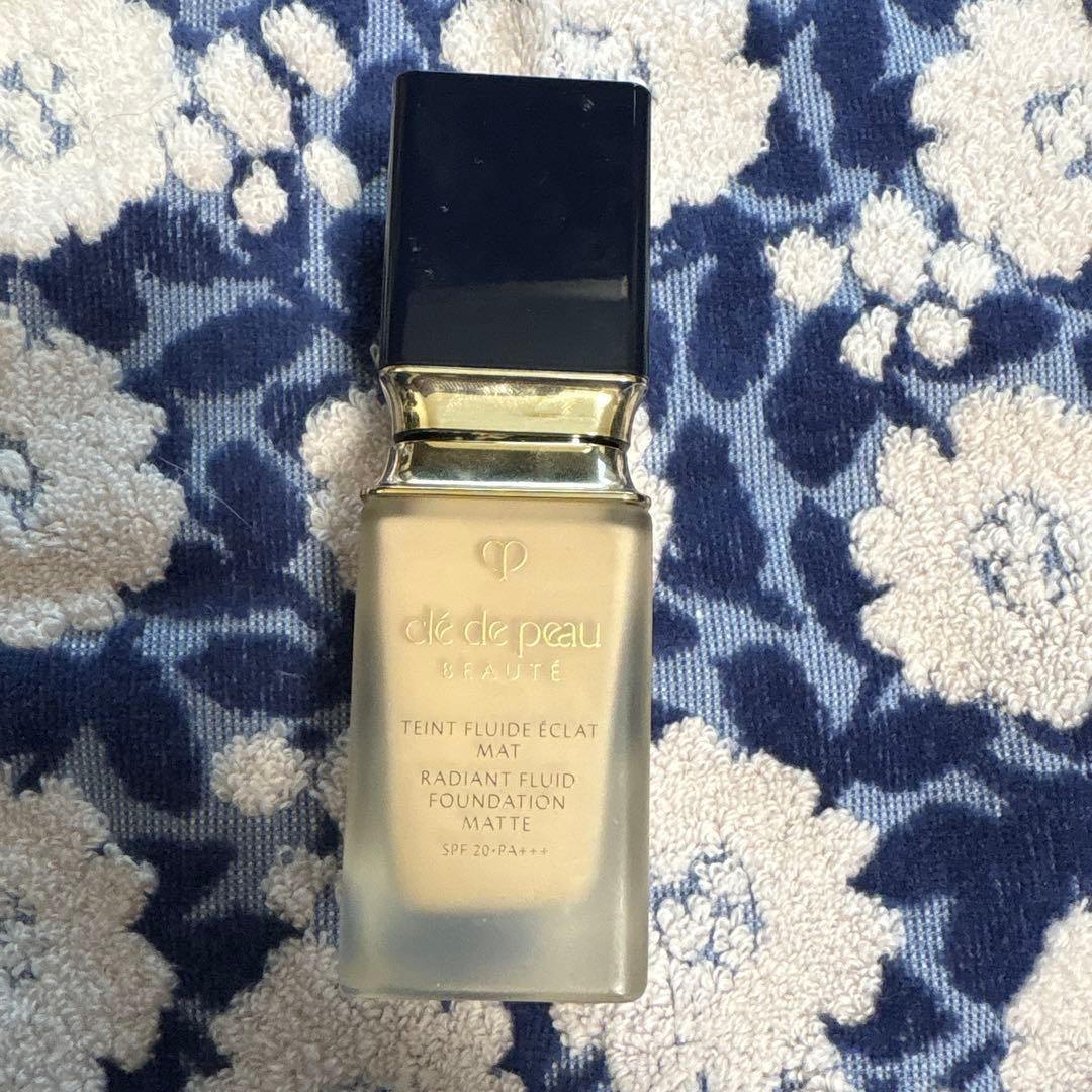 ⭐︎お気持ち値下げ可クレ・ド・ポー ボーテ タンフリュイドエクラマットオークル10 タンフリュイドエクラ マット ピンクオークル10 / クレ・ド・ポー