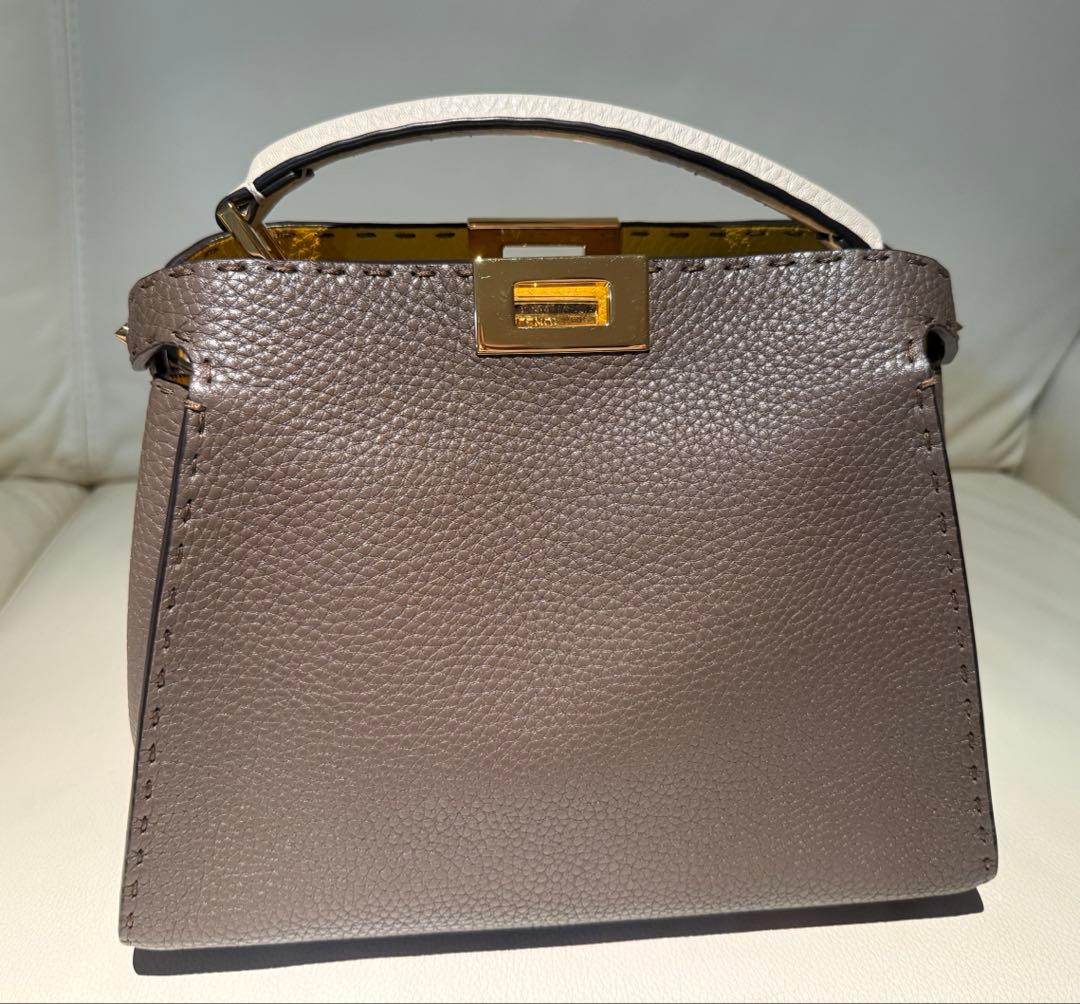 FENDIピーカブーアイコニックエッセンシャリー,ワンダーズキーホルダー