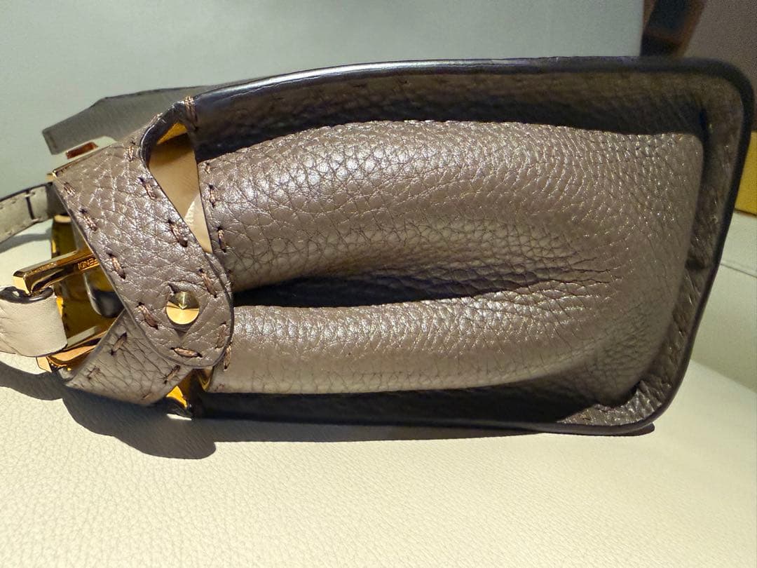 FENDIピーカブーアイコニックエッセンシャリー,ワンダーズキーホルダー