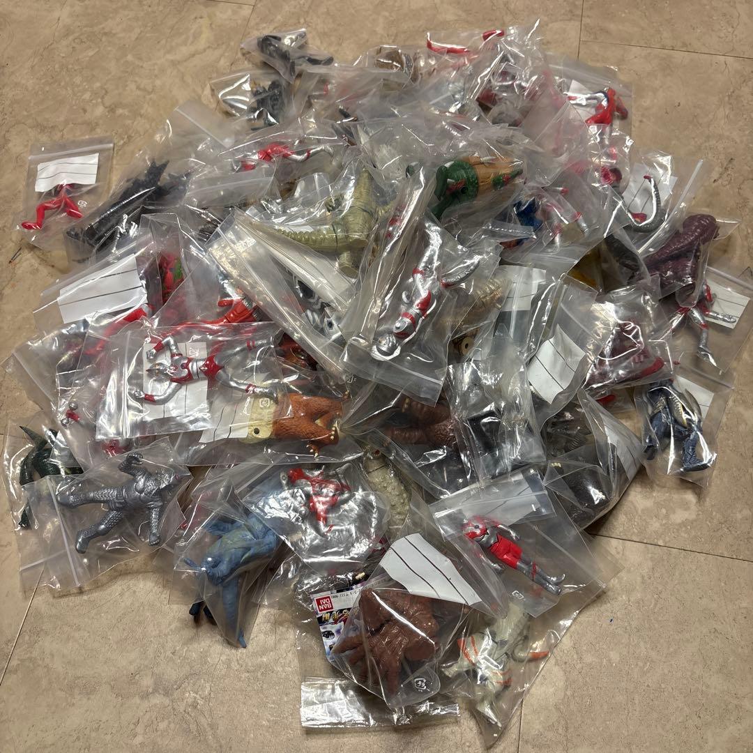 d*2様 ガシャポンウルトラマンシリーズ　全100体以上 HG ウルトラマン 怪獣の笛がなる編｜ガシャポンオフィシャルサイト