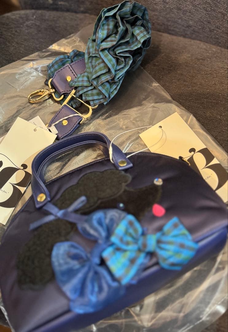 bibiy familiar コラボミニバッグ＆ショートストラップ セット 新品 再販売日が決定】Bibiy.×familiar 初のコラボレーションアイテムが登場