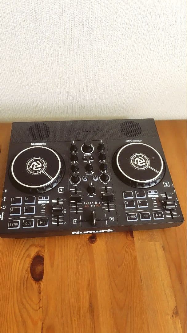 美品✨️値下げしました！ヌマーク　パーティーミックスライブ　 DJコントローラー Numark Party Mix Live DJコントローラ− LEDパーティライト搭載