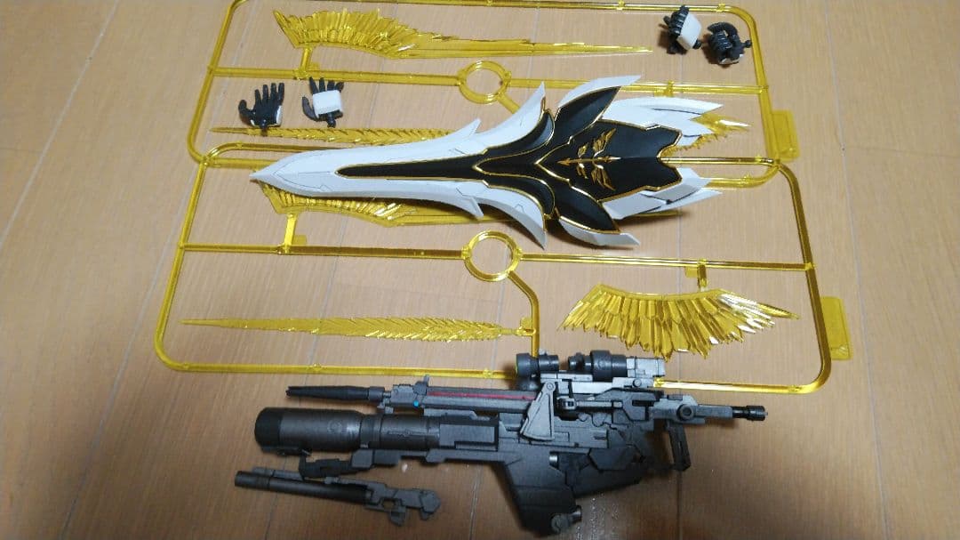 オマケ付き！〈完成品〉海外キットシナンジュ似真紅の三倍速白狼Ver.