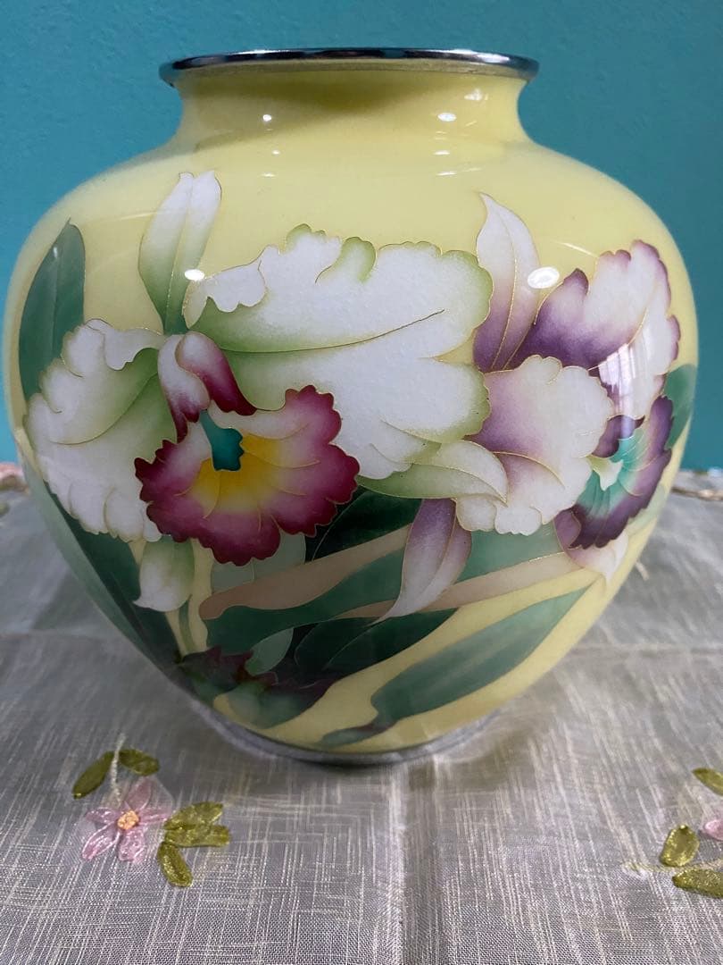 七宝焼花瓶　クリームカトレア　20cm 6寸並形赤透け カトレア 花瓶 | 製品 | 加藤七宝製作所ウェブサイト