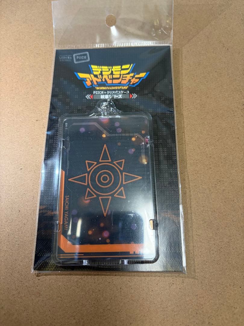 デジモンアドベンチャー PIICA＋クリアパスケース 紋章シリーズ 勇気の紋章 デジモンアドベンチャー PIICA＋クリアパスケース 紋章シリーズ（全8種