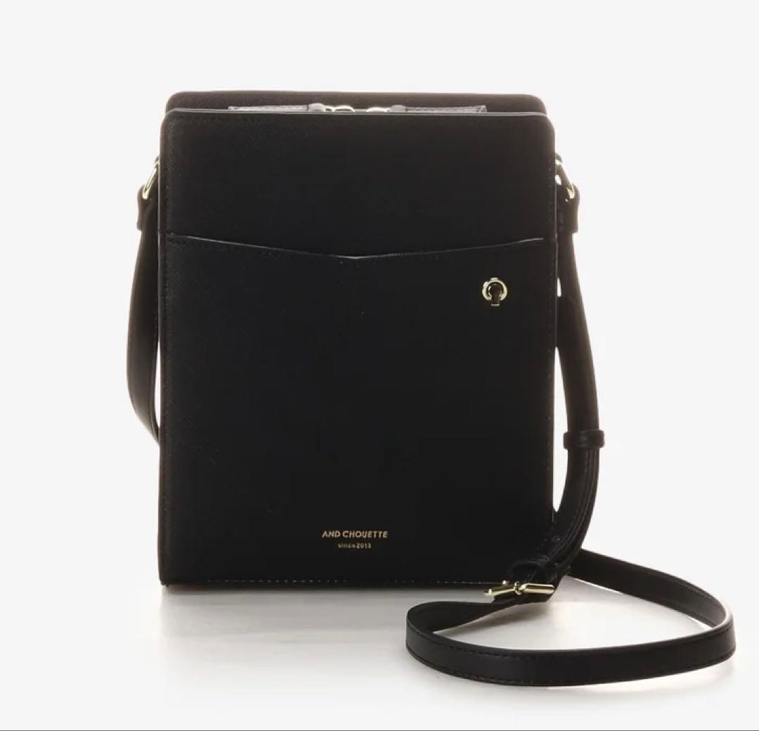 & chouette　クリアポケット付き縦型ショルダーバッグ　ブラック 推し事バッグ》クリアポケット付き縦型ショルダーバッグ｜アンド