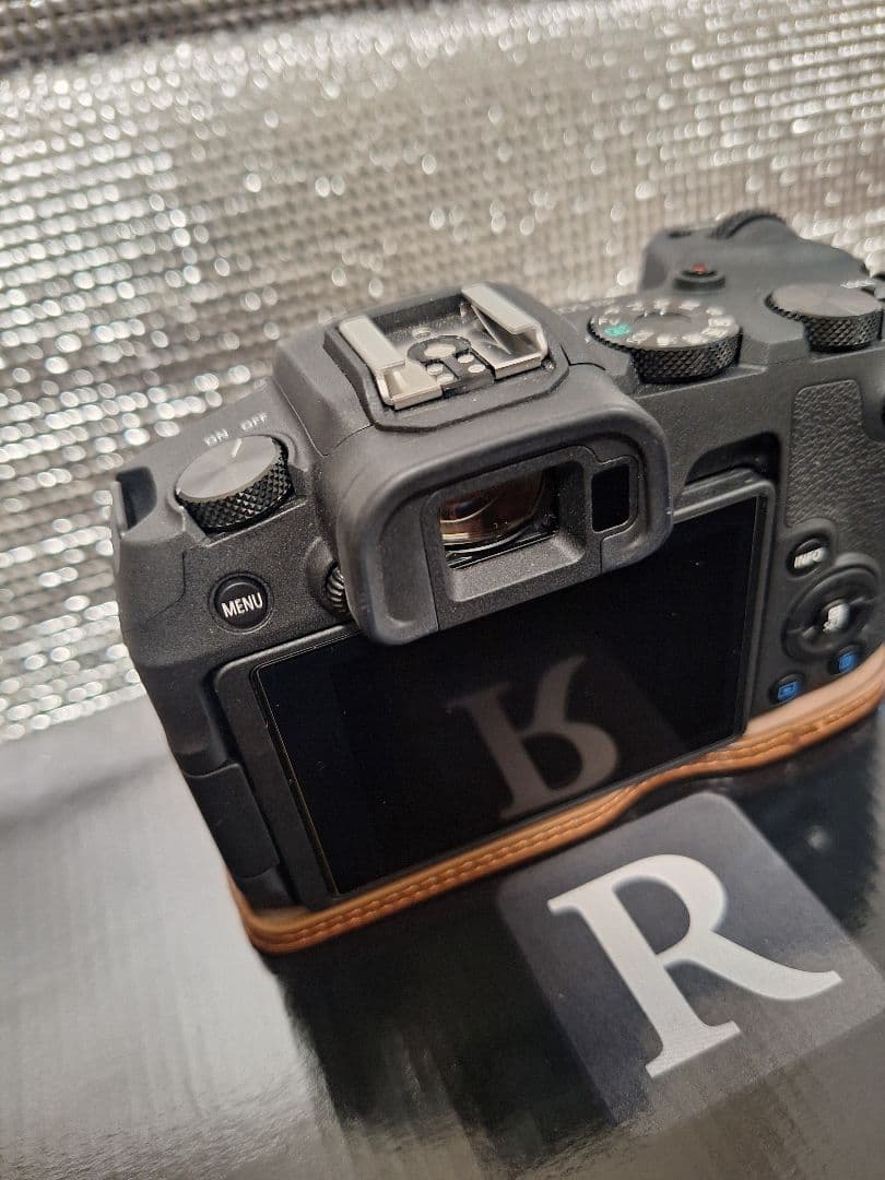 Canon EOS RP 自宅 元箱 室內用 Amazon.com : Canon EOS RP Camera Bundle with 24-50mm + 75-300mm +