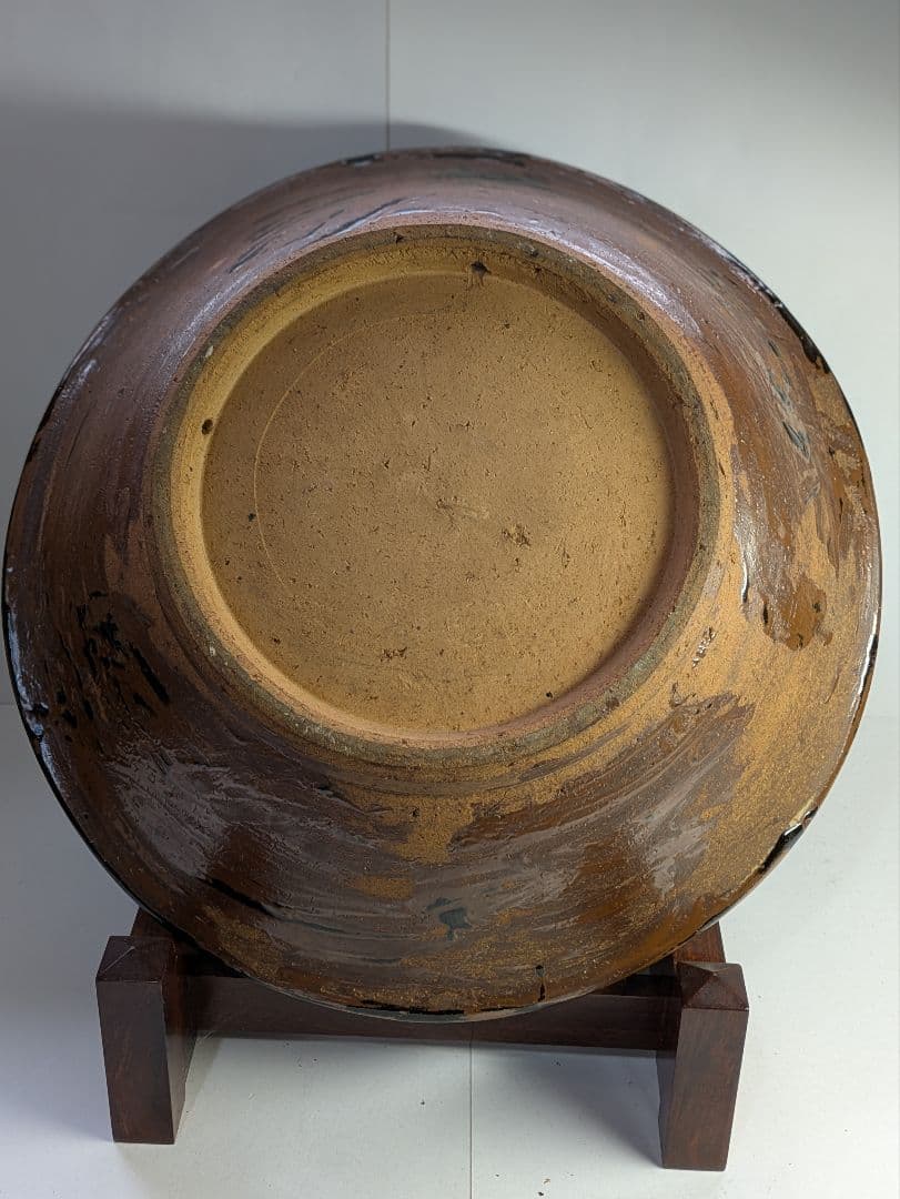 真 作】沖縄壺屋焼、仁王窯、小橋川仁王作、『魚文飾鉢』、皿立付、箱