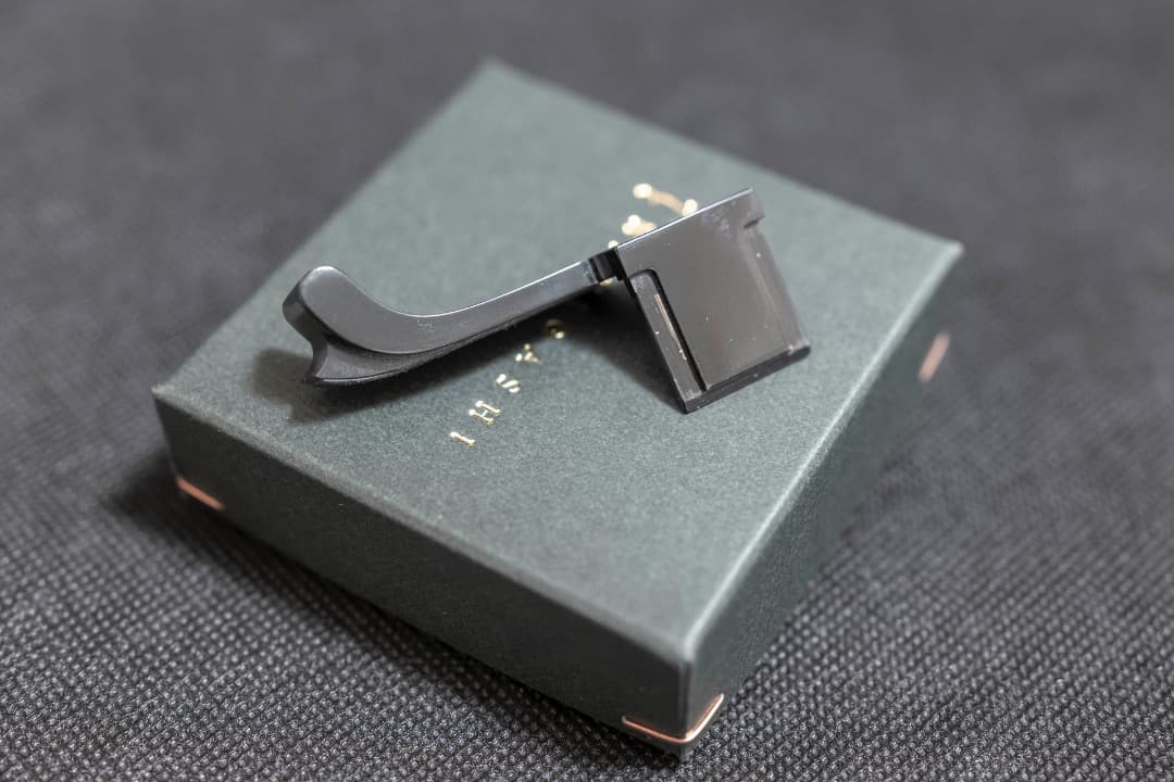 なにがし　LeicaM10、M11用サムレスト　光沢ブラックペイント なにがし サムレスト M ブラックペイント ライカ M10 / M11用