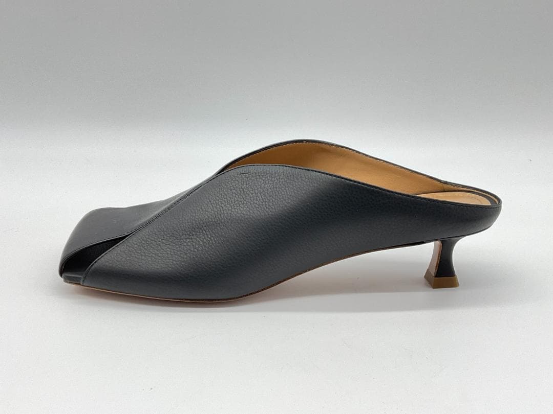 24.5【新品】PELLICO ディープカットミュール 定価64900円 - メルカリ