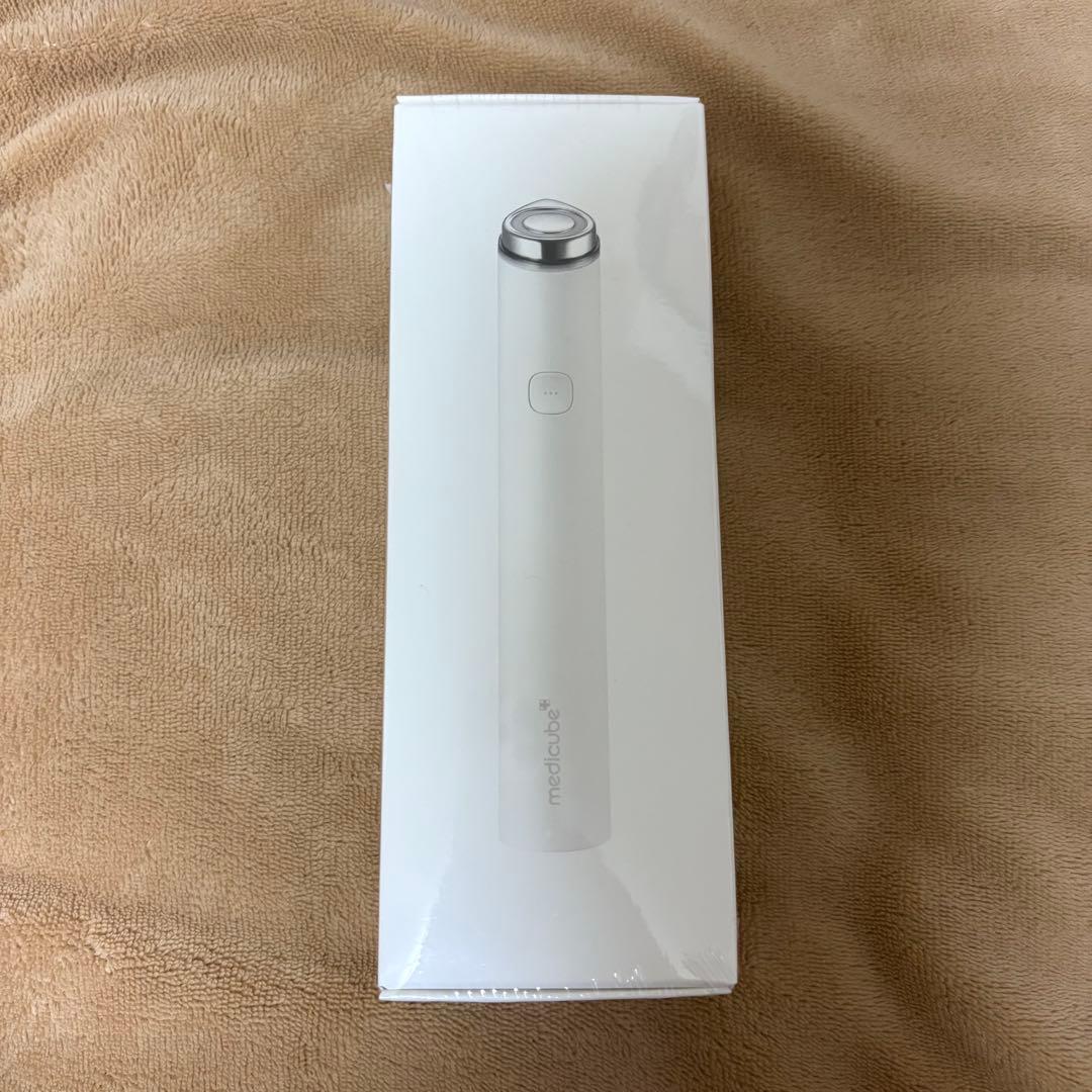 medicube AG-R2 BOOSTER PRO MINI ホワイト Amazon.com: medicube Mini Booster Pro White | Affordable at-Home