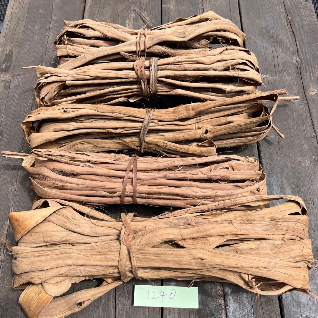 山葡萄の蔓　初物　Ｓ級品 1240g 山葡萄かごバッグ K3611B 巾着袋付き 山ぶどう やまぶどう 手作り さん