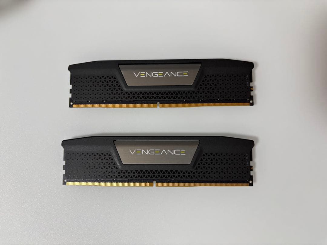 メモリー corsair ddr5 64gb 5200 VENGEANCE® RGB 64GB (2x32GB) DDR5 DRAM 5200MT/s CL40 AMD EXPO