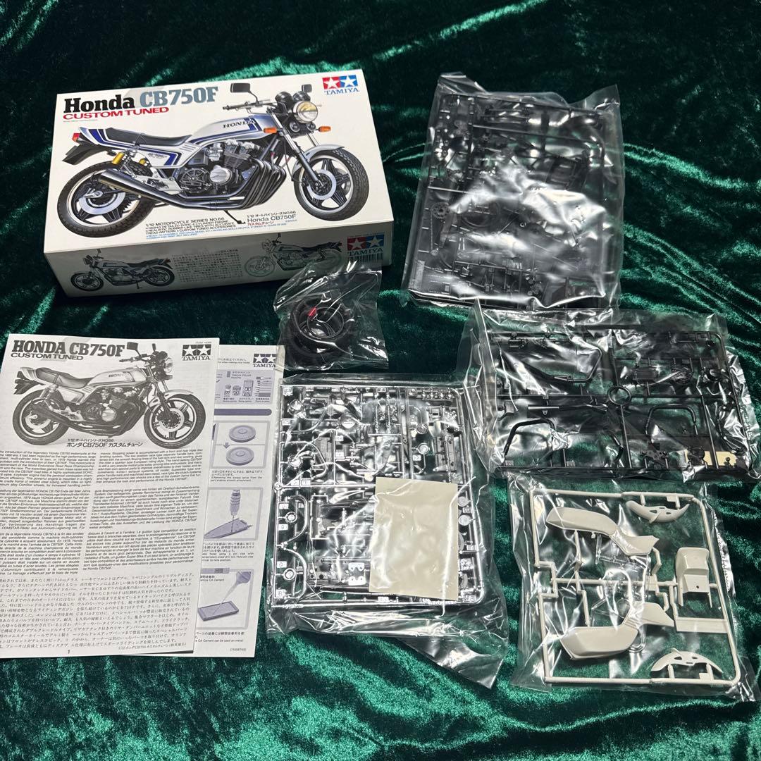 【未組立/バラ売り可】ホンダ CB1100R CB750F CB900F2 フェアリング（風防）標準装備の大型スポーツバイク「ホンダ CB750F