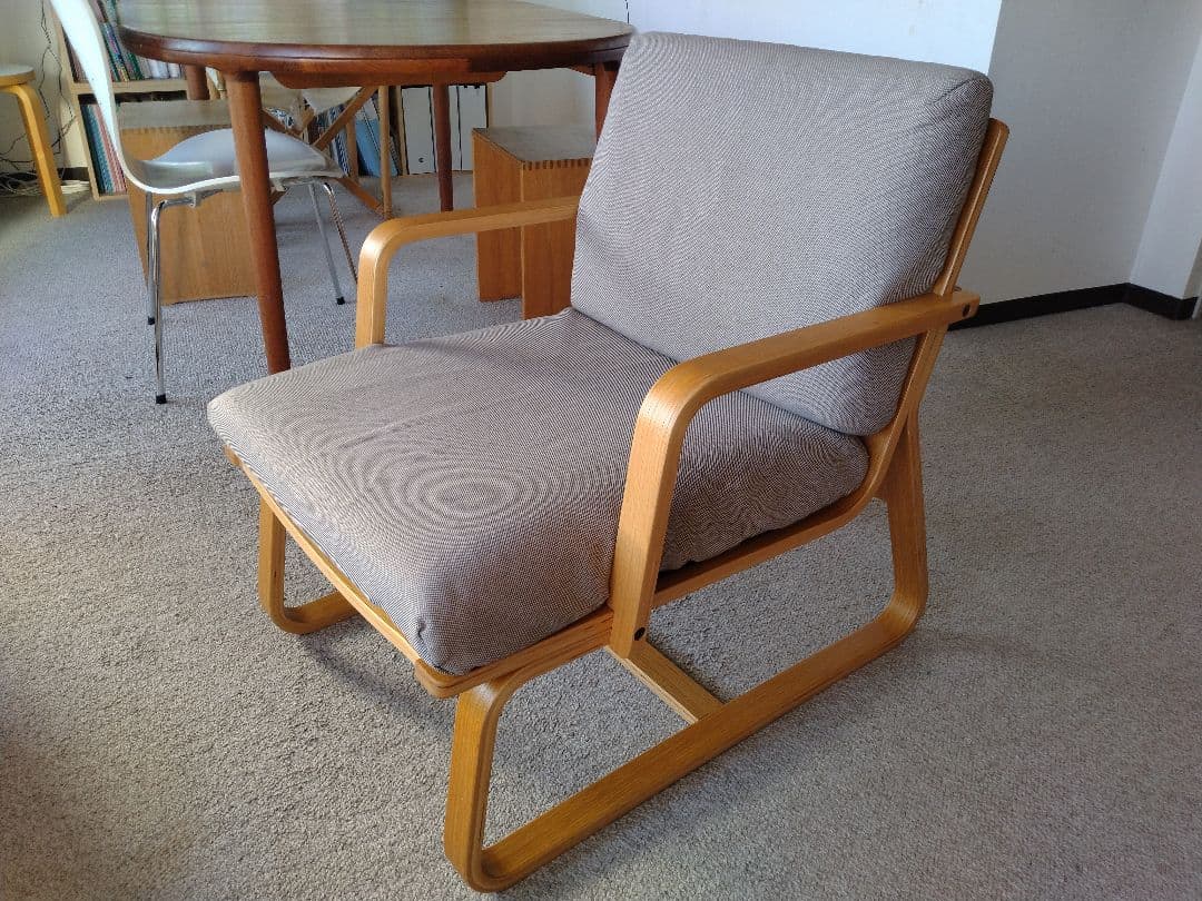 【良品】MUJI無印 ダイニングソファチェアオーク材/リビングでもつかえる茶① リビングでもダイニングでもつかえるソファチェア・オーク材 | 無印良品