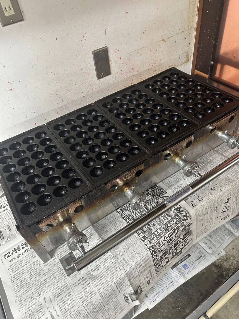 値下げしました【引き取り限定】たこ焼き器28穴　ガスバーナー付鉄鋳物4連 業務用 000000457697-01-m.jpg?t=