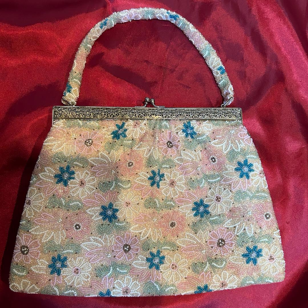 ❤️和装バッグ　総ビーズのヴィンテージ物です❣️レトロ好きな方にも❣️ドレスにも❣️ 昭和レトロなビーズバッグ 日本の美しい手仕事 ビンテージ