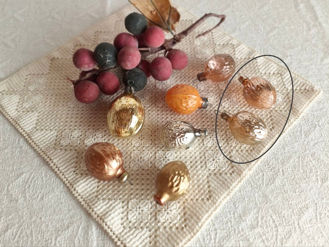 たし1012さま】vintage ❀ マットゴールドの クルミオーナメント