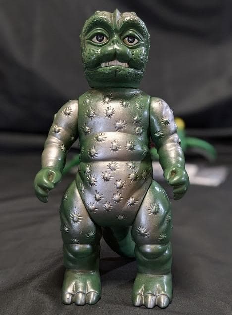 ミニラ（ブルマァク復刻）＆カマキラス（マルサン）ソフビフィギュア2