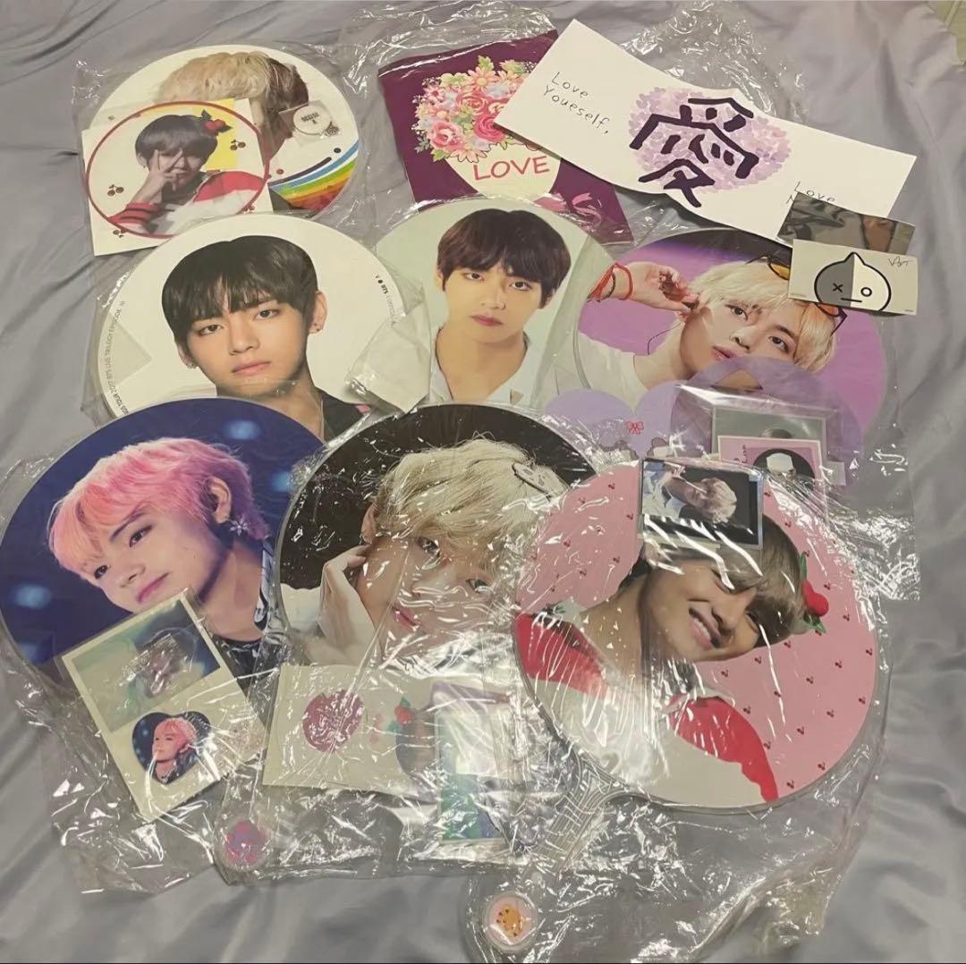 【美品多数】BTS テヒョン 公式うちわ スローガン カップホルダー まとめ売り 美品多数】BTS テヒョン 公式うちわ スローガン カップホルダー まとめ