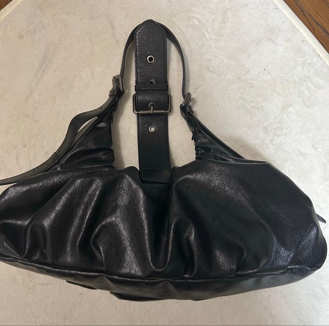 ZARA ギャザー&バックル マキシバケットバッグ - メルカリ