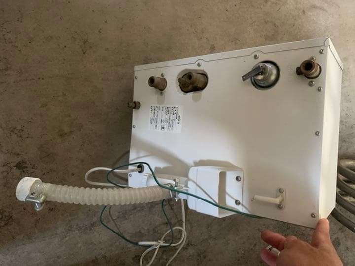 TOTO電気湯沸かし器 Amazon | [REW06A1DRR]TOTO 湯ぽっと 小型電気温水器 約6L据え置き