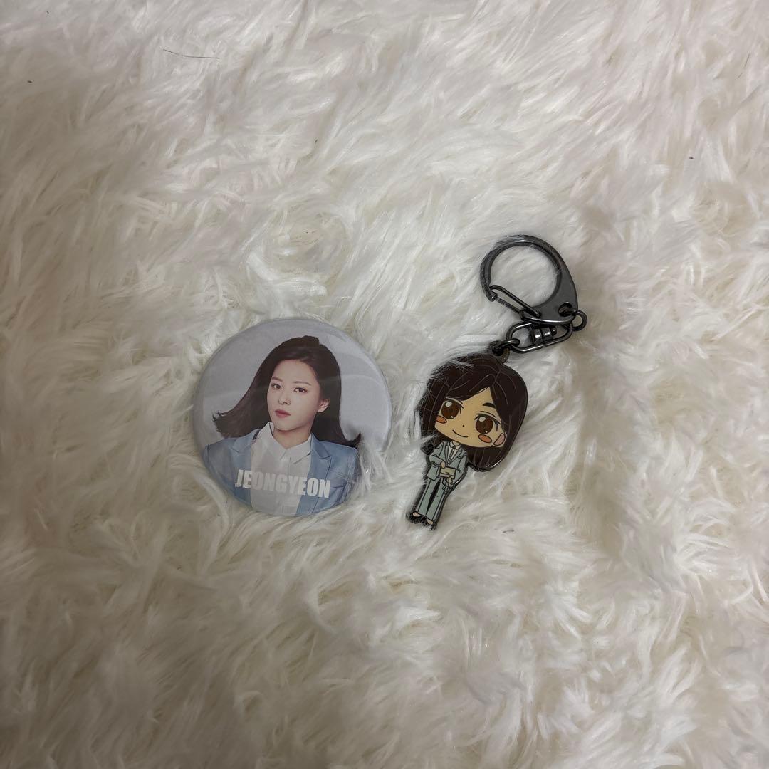 TWICE キーホルダー 缶バッジセット ジョンヨン - メルカリ