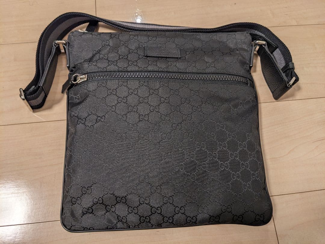 Gucci GGパターン ブラックショルダーバッグ